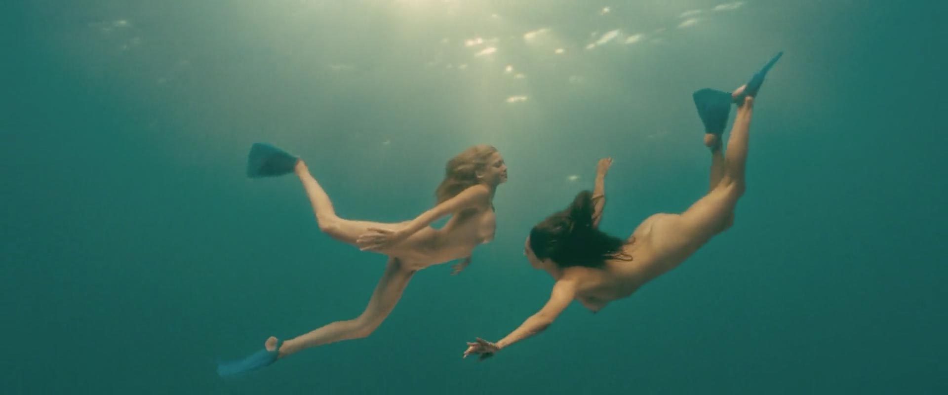 Nude swimming in Piranha 3D