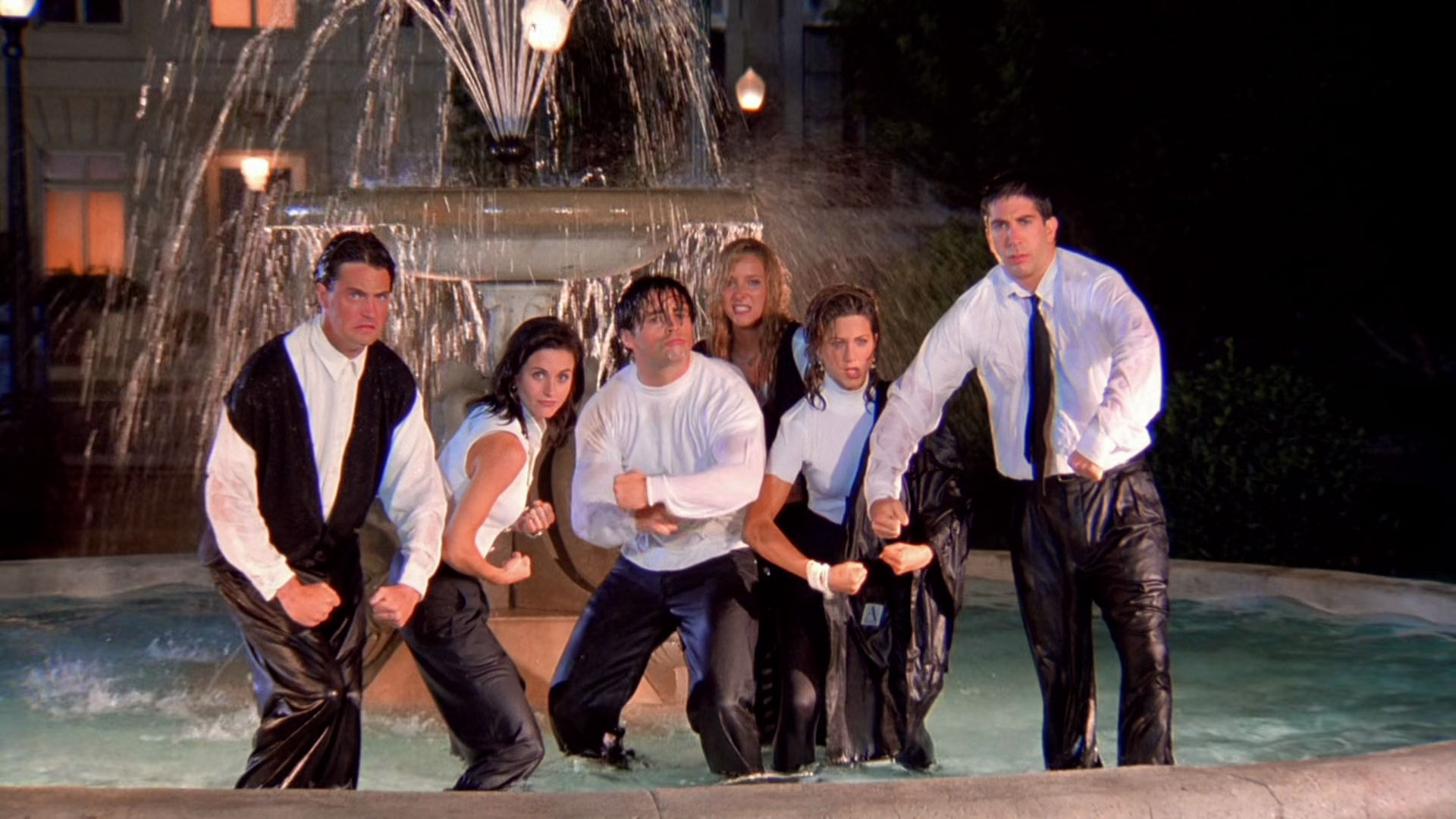 The cast of Friends in the famous fountain