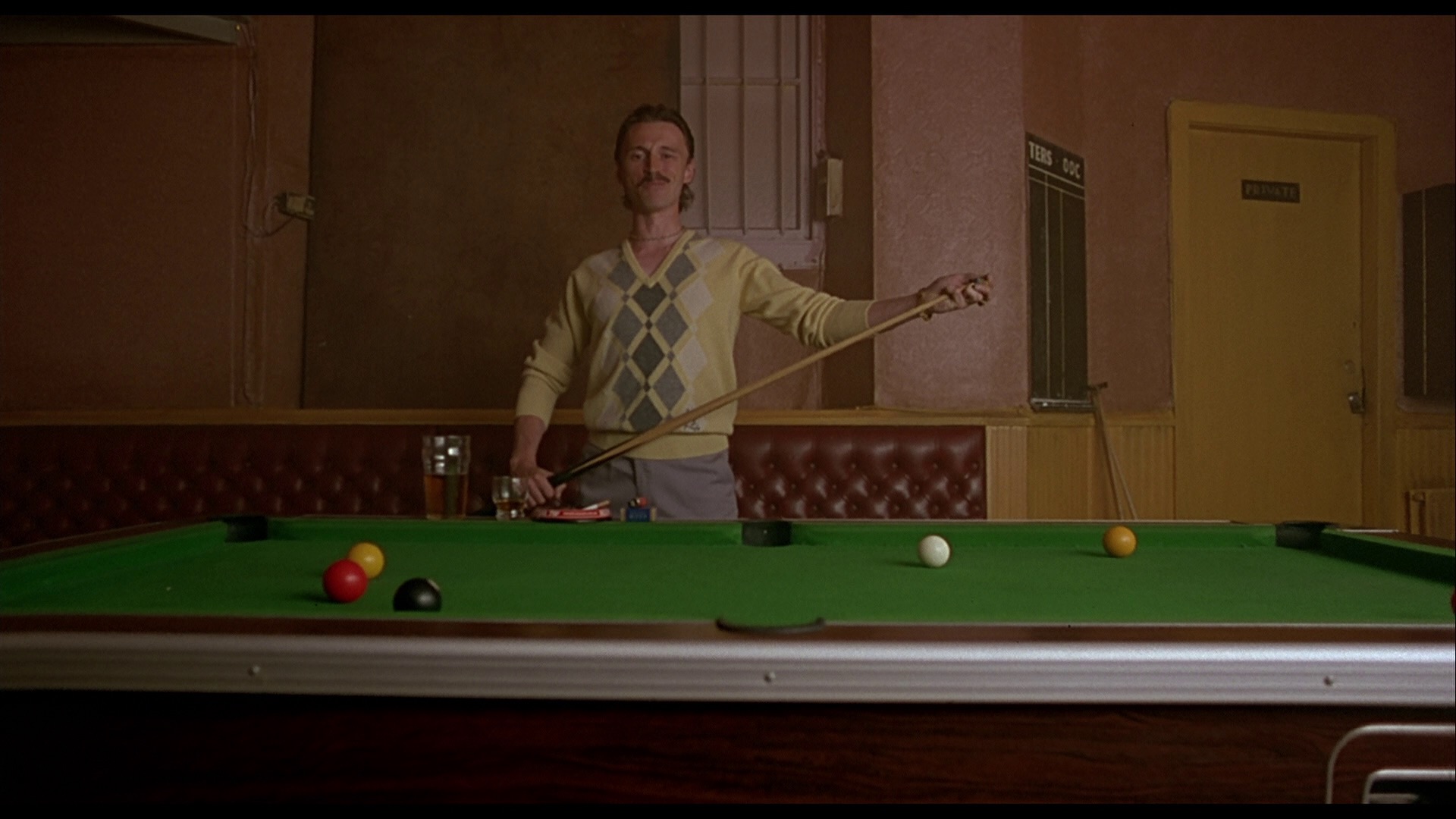 Screenshot from the original blu-ray of Trainspotting depicting Robert Carlyle playing pool