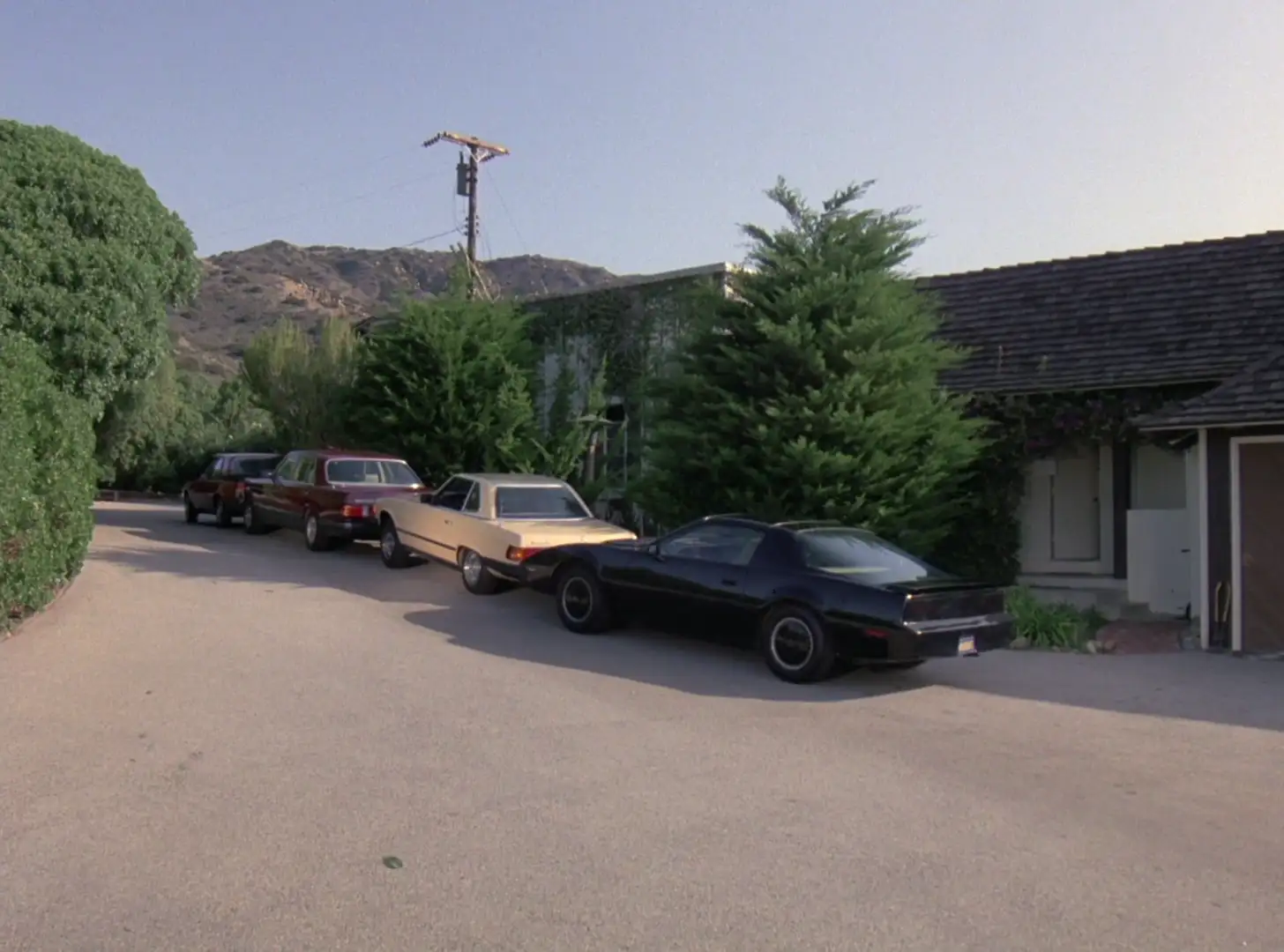 KITT pushing a couple of cars out of the way in Knight Rider: Forget me not
